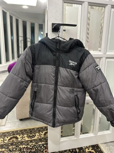 купальник закрытый: Детская зимняя куртка Reebok - Цвет: графитово‑серый с черным верхом
