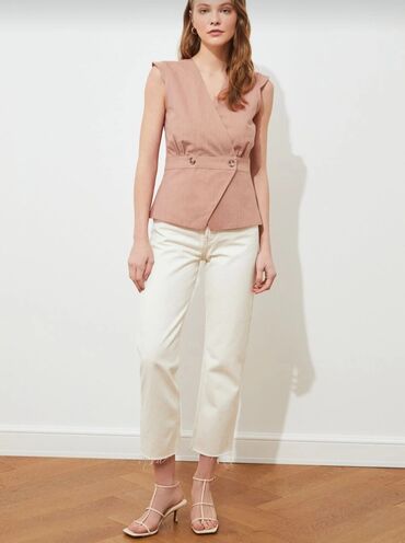 Köynək və bluzalar: Bluzlar - Rəng: saf ağ - Model: uzunqol, düyməli, yüngül dar kəsim - — 10