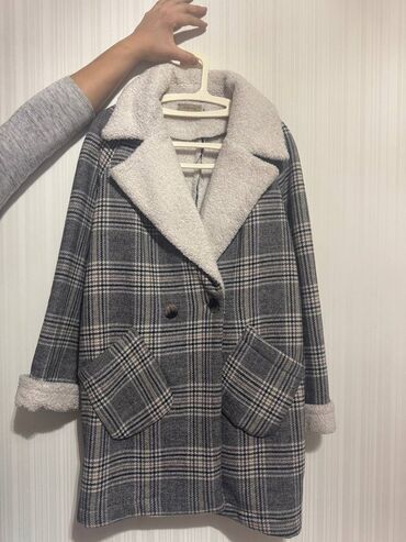 купить куртку женскую в бишкеке: Женское пальто-пиджак с подкладкой из мягкого «микромеха». Продаю