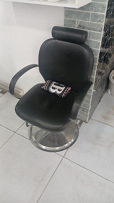 berber kreslo: Kişi salonları üçün peşəkar bərbər kreslosu - Rəng: qara - Material — 2