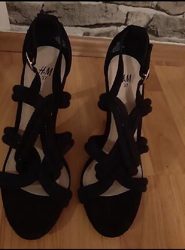 bata gležnjače: H&M sandale na štiklu, veličina 37. - Boja: crna - Dizajn — 2