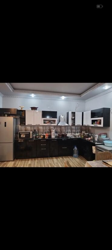 Çarpayılar: Mətbəx mebeli 350 azn yaxşı vəziyyətdədi üsdündə moyka asbrator