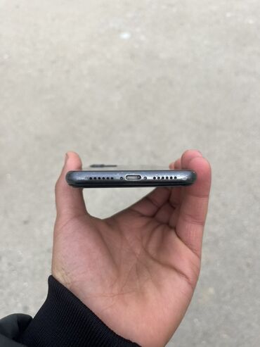 Apple iPhone: IPhone 11, Qara, Face ID — 9