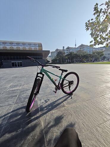 Velosiped ehtiyyat hissələri: Yeni Şəhər velosipedi 29", sürətlərin sayı: 8