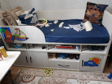 детская кроватка со шкафчиками: В связи с переездом продаю : Кровать- шкаф - трансформер