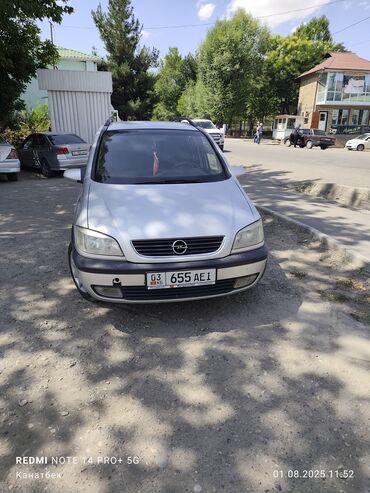 домкрат гидравлический для вытяжки авто: Серебристый минивэн Opel Zafira, оснащенный багажником на крыше