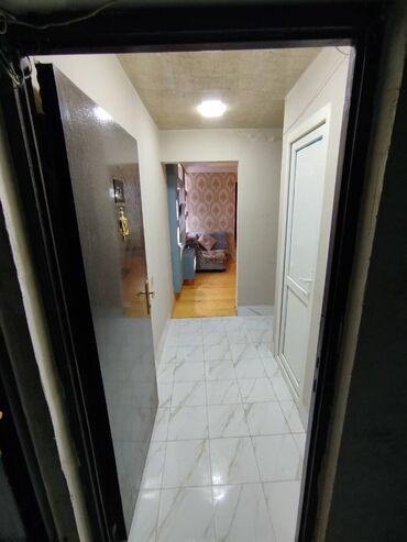 Uzunmüddətli kirayə mənzillər: 2 otaqdan 3 otaqa düzəlmə Evdə hər bir əşya var İsti su var istilik — 10