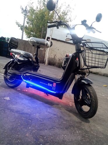 Avtomobil satışı: Elektrik skuter – SK8 modeli - Rəng: qara, LED alt işıqlar