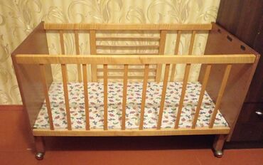 taxtanin kubu qiymeti: Oğlan və qız üçün, İşlənmiş, Dördbucaq, Beşik, Dəstsiz, Matrassız, Yellənmə mexanizmsiz