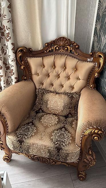 salon divan: Klassik üslubda 2 nəfərlik divan və bir ədəd kreslodan ibarət dəst — 6