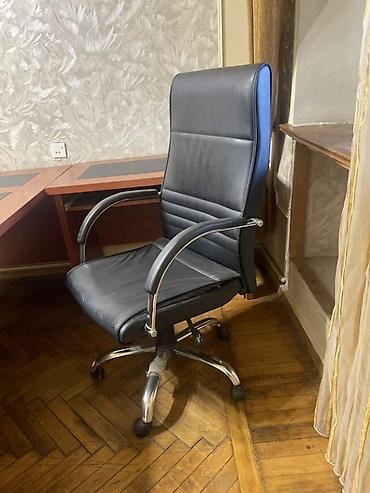 sunu qazon: TƏCİLİ‼️‼️‼️ Ofis kreslosu – yüksək arxalı, təkərli, dərimsi üzlüklə — 1