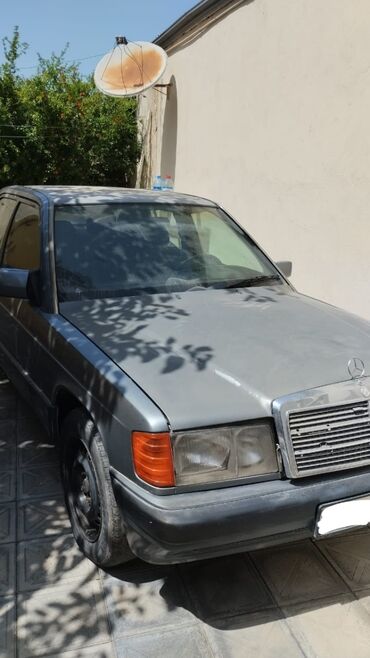 Mercedes-Benz: Mercedes-Benz 190 modeli, avtomatik sürət qutusu ilə təchiz olunub
