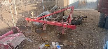 Тракторы ДТ-75: Трактор с фронтальным погрузчиком и навесным оборудованием Описание — 4