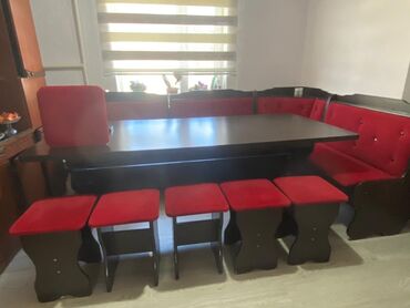 кухонный стол с стулями: Кухонный гарнитур, Стул, Стол, Уголок, цвет - Красный, Б/у