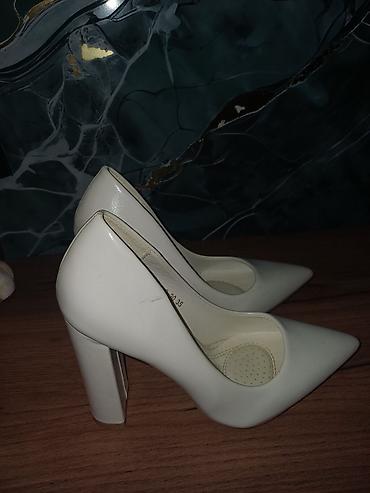 poppy gallery trendyol: Ağ rəngli qadın tuflisi - Model: klassik nasos (pointed toe) - Rəng — 1