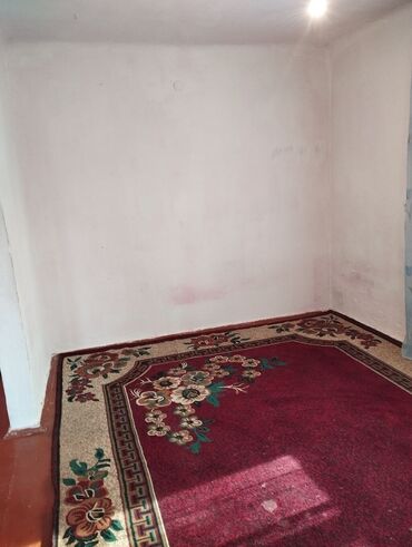 токмок сдаётся квартира: 30 м², 2 комнаты, Парковка, Забор, огорожен