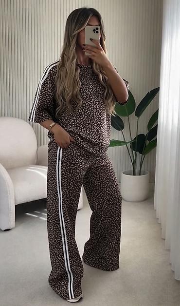 Kompleti: 💫New collection💫

⚜️Univerzalna velicina
⚜️Cena 3500 din — 3