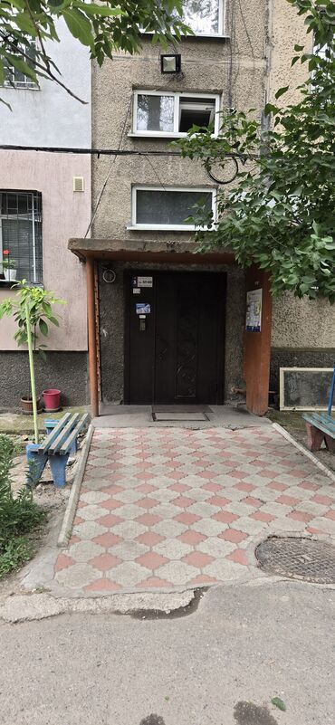продаю квартиру 104 серия: 1 комната, 30 м², 104 серия, 2 этаж, Старый ремонт
