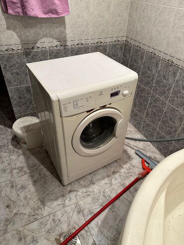 Paltaryuyan maşınlar: Paltaryuyan maşın Indesit, 4 kq qədər, İşlənmiş, Avtomat, Qurutmasız, Kredit yoxdur, Ünvandan götürmə