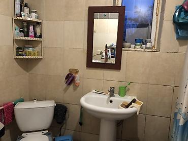 Продажа коттеджей и домов: Продаю дом в ж/м Ала-тоо общей площадью 90м2 4комнаты + — 12