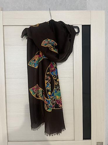 kofta qadin: Шарф Chanel. Оригинал. Материал: шерсть. Цвет коричневый. Размер — 1