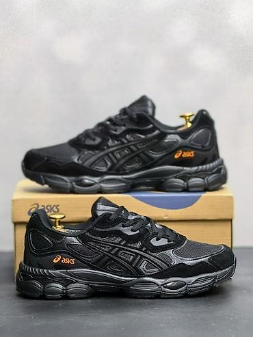 Личные вещи: Кроссовки ASICS в черном цвете с контрастным оранжевым логотипом — 1