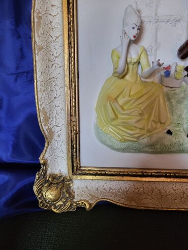 Anticelulit masažeri: Barokna figura u drvenom ramu iz 70ih. Figura gipsana je bez — 10