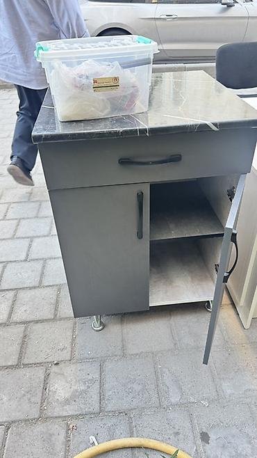 мобильная кухня: Кухонная тумба на колесиках с выдвижным ящиком и распашными дверцами — 1