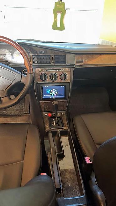 Mercedes-Benz 190: 1993 г., 2.3 л, Автомат, Бензин, Седан