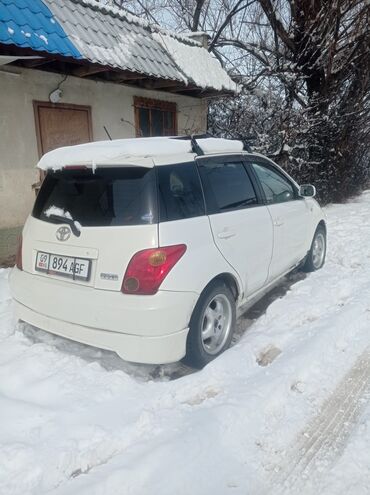 Toyota: Toyota ist: 2003 г., 1.5 л, Автомат, Бензин, Седан