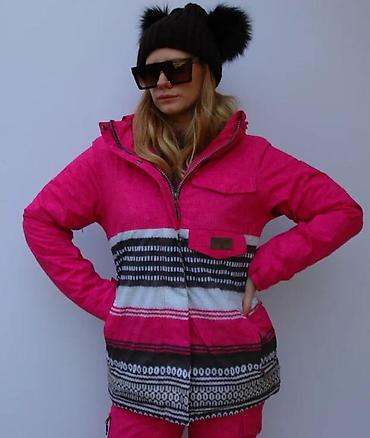 north face kacket: Ženska zimska jakna u roze boji sa upečatljivim prugastim dezenom u — 9