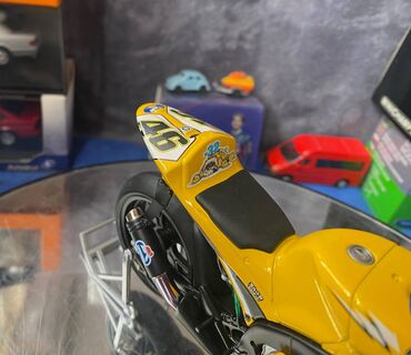 Avtomobil modelləri: Коллекционная модель Yamaha YZR-M1 #43 Valentino Rossi MotoGP 2006 — 13