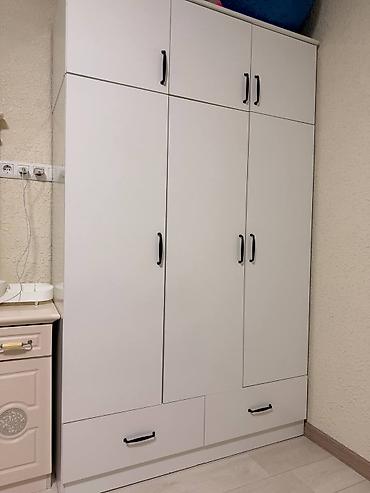 Белый многофункциональный шкаф-купе для одежды и хранения