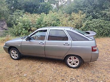 lada oturacaqlar: Vaz 2112 hatchback – 5 qapılı, gümüşü rəng. Kompakt və praktik kuzov — 2