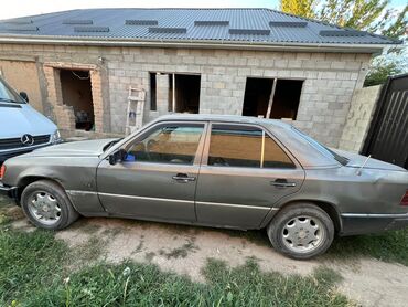 паста б 3: Mercedes-Benz E 200: 1992 г., 2 л, Механика, Бензин, Седан