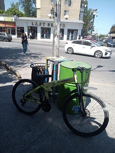 velo teker: Velo ideal veziyetdedi bidene arxa teker partliyib pakriskalar ideal — 6