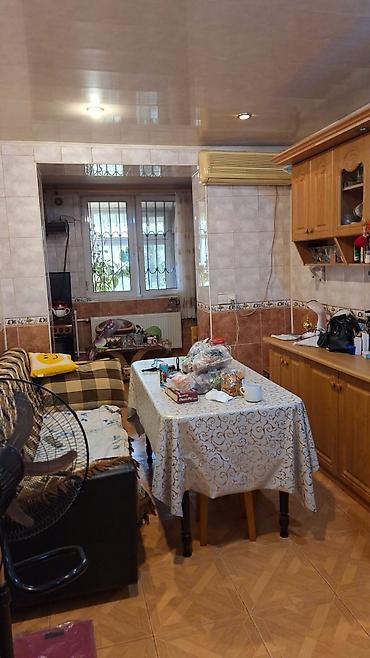Mənzillər: Bakı, 8-ci kilometr, 3 otaqlı, Köhnə tikili, m. Neftçilər, 96 kv. m — 2