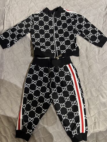 детский спортивный костюм из плащевки: Комплект Gucci, цвет - Черный