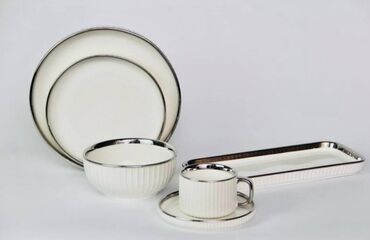 круг для похудения: Набор столовой посуды из белого фарфора. Абсолютно новая на 18 персон