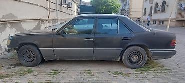 мерседес панорама: Mercedes-Benz E‑Class W124 sedan (təxminən 1985–1995 istehsalı). Qara — 1