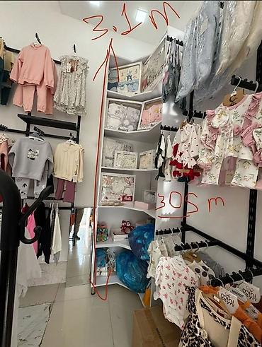 Ağ rəngli künc vitrin–raf sistemi Kassa masasi - Hündürlük: təqribən lalafo.az -da — 4 Ağ rəngli künc vitrin–raf sistemi Kassa masasi - Hündürlük: təqribən — 4
