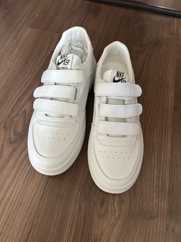 найк джордан: Продаю кроссовки под Nike 
Кожа 
Размеры 37,40