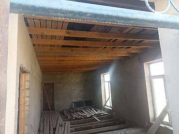 Həyət evləri və villaların satışı: Satılır – həyət evi - Tikinti: daş divarlar, metal dam örtüyü, beton — 19