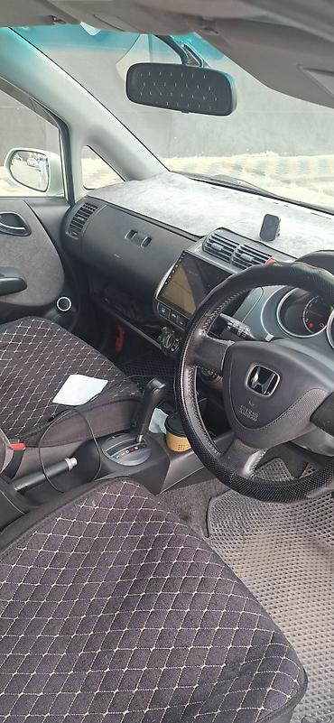 купить авто в кыргызстане с пробегом: Honda Fit: 2002 г., 1.3 л, Вариатор, Бензин, Хэтчбэк — 7