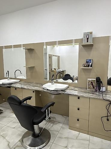 Salon, tibbi mebel: Peşəkar bərbər mebeli və iş guşəsi komplekti - 3 iş stansiyası: hər — 6