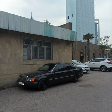 e 220: Mercedes-Benz E 220: 2.2 l | 1992 il Sedan