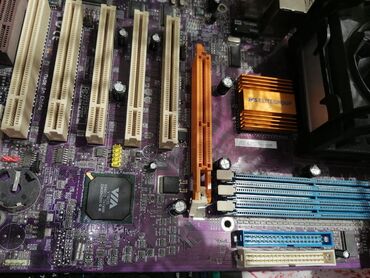 Материнские платы: Материнская плата — 9