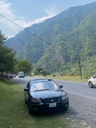 Hyundai: Əsas xüsusiyyətlər: - Kuzov: sedan, qara rəng, xrom bəzəklər - — 9