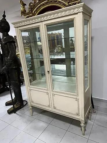 lenjivac: Stilska vitrina Dobro stanje sirina 111 cm dubina 42.5 cm visina 170 — 7