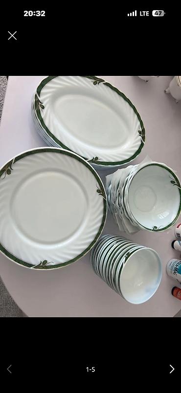 Продаю набор (8шт больших овальных тарелок, 12шт больших круглых, 12шт